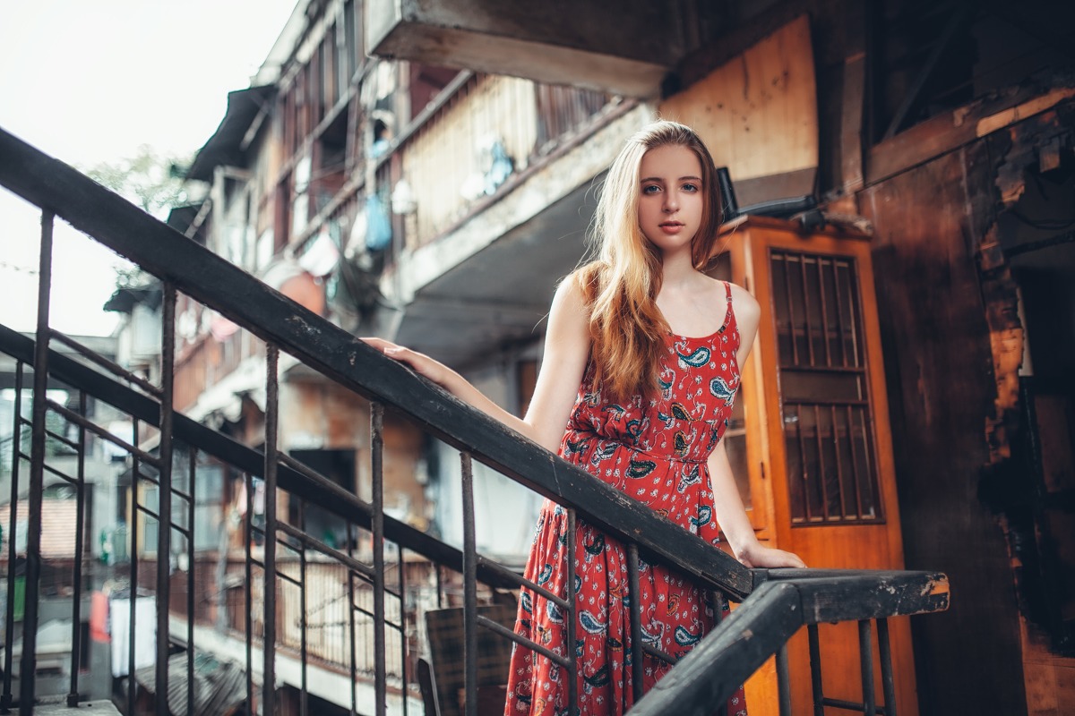 蓝眼睛俄罗斯少女长裙休闲写真