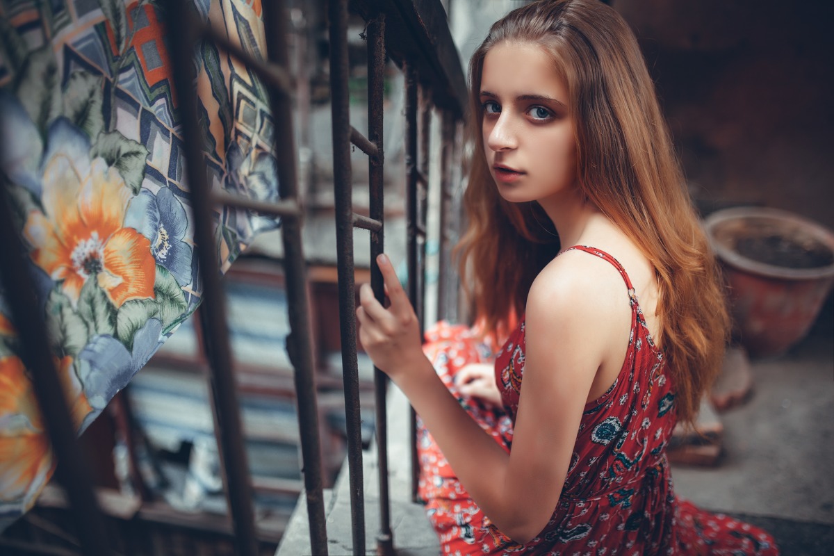 蓝眼睛俄罗斯少女长裙休闲写真