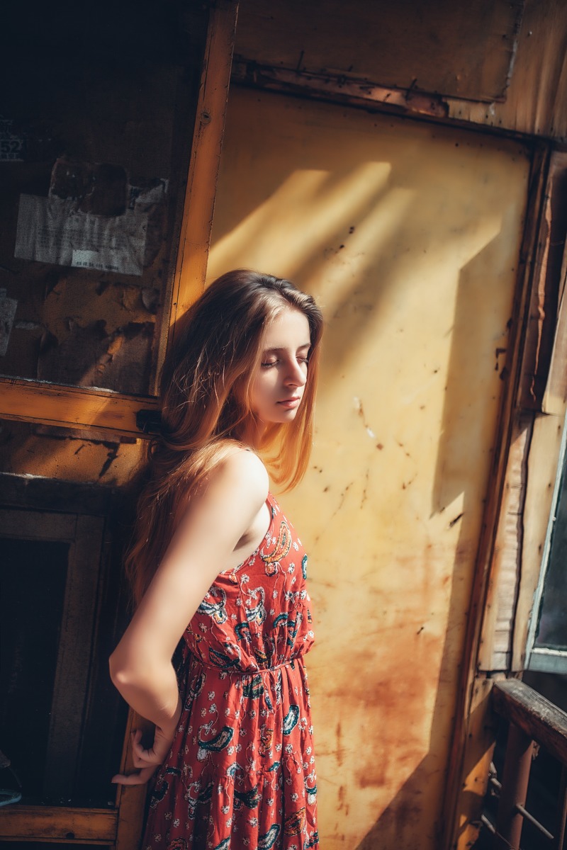 蓝眼睛俄罗斯少女长裙休闲写真