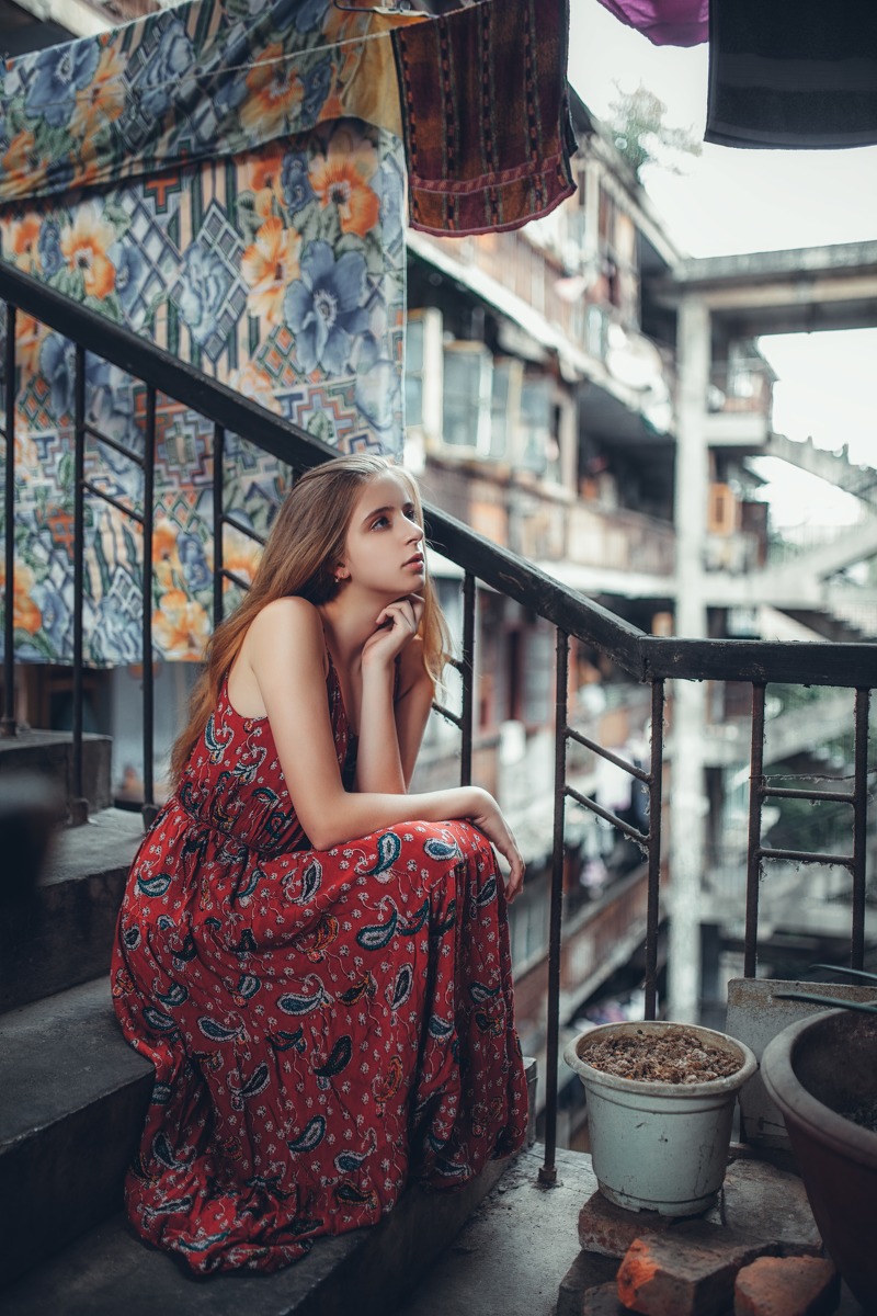 蓝眼睛俄罗斯少女长裙休闲写真