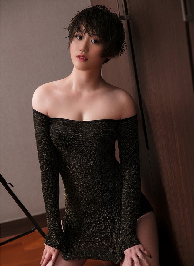 丰满巨乳少妇一字肩连体情趣内衣激情销魂人体写真