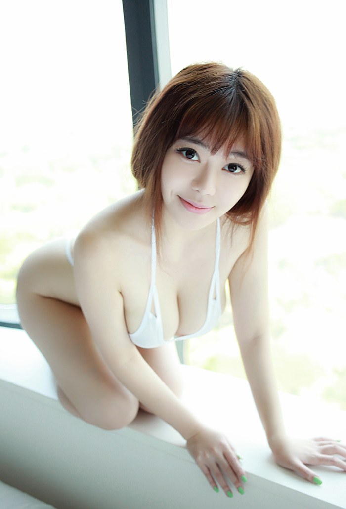 巨乳美女刘飞儿私房丁字裤诱惑写真