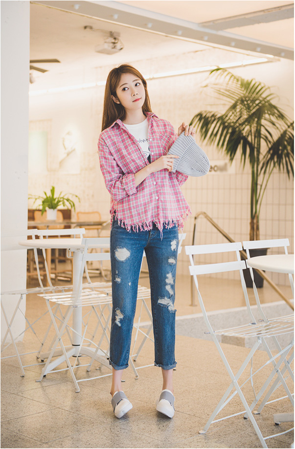 邻家清纯牛仔裤美女模特俏皮写真