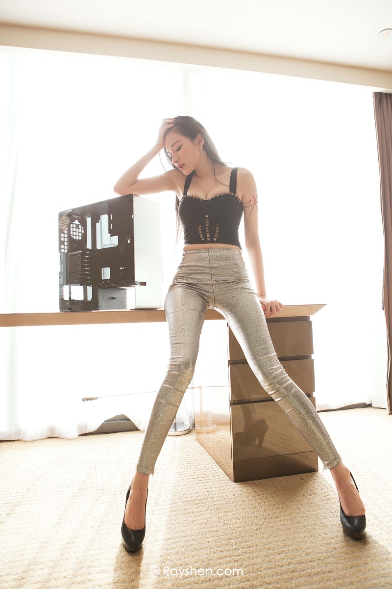 冷艳御姐盛一一情趣内衣私房写真