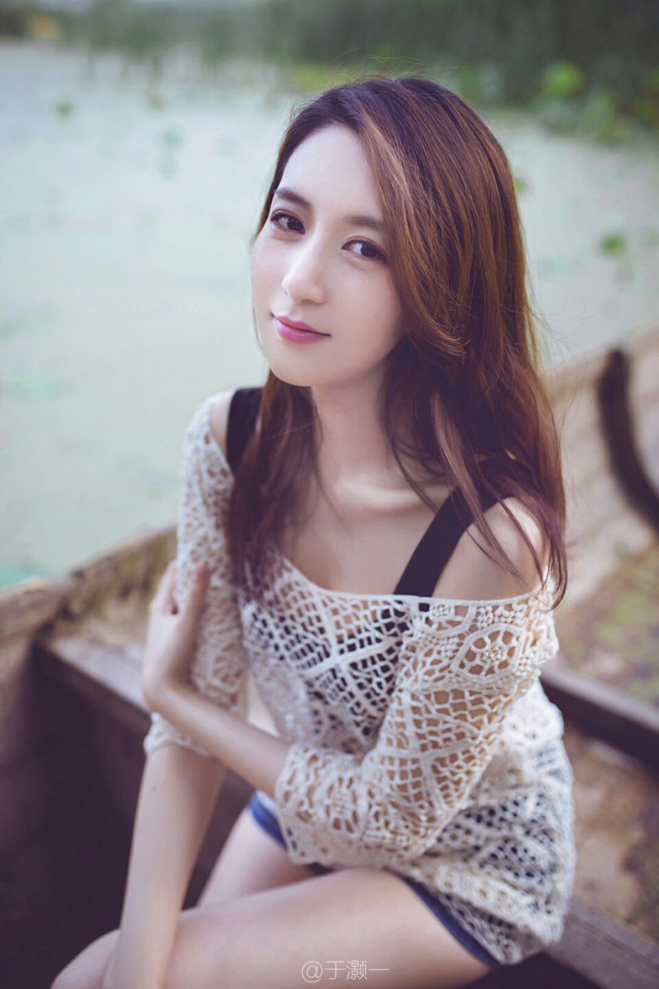 超漂亮的大眼卧蚕美女生活照