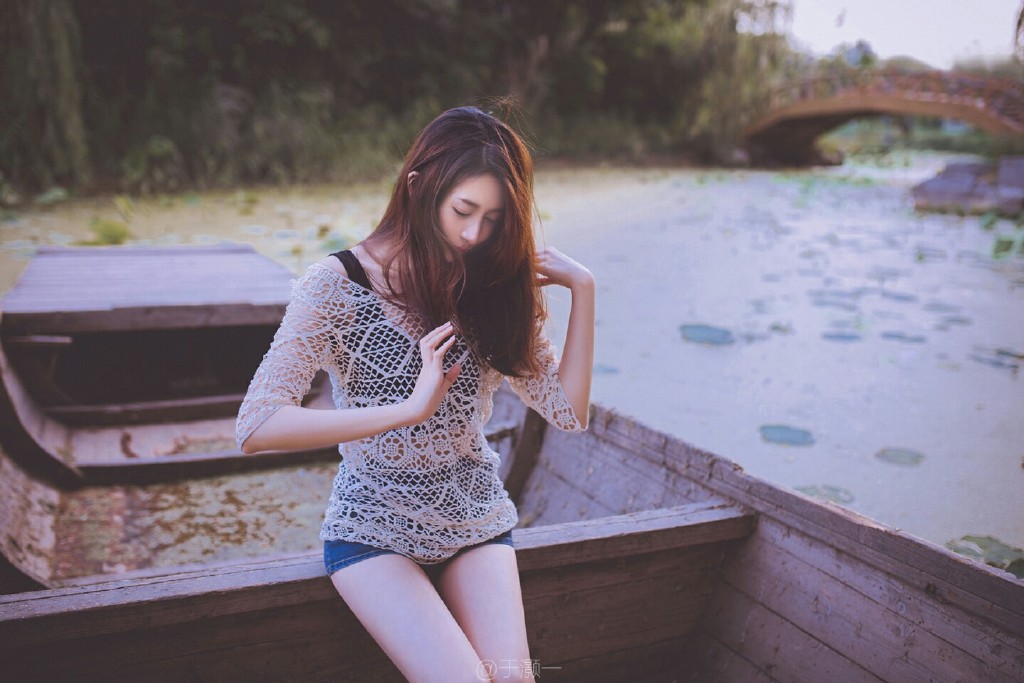 超漂亮的大眼卧蚕美女生活照