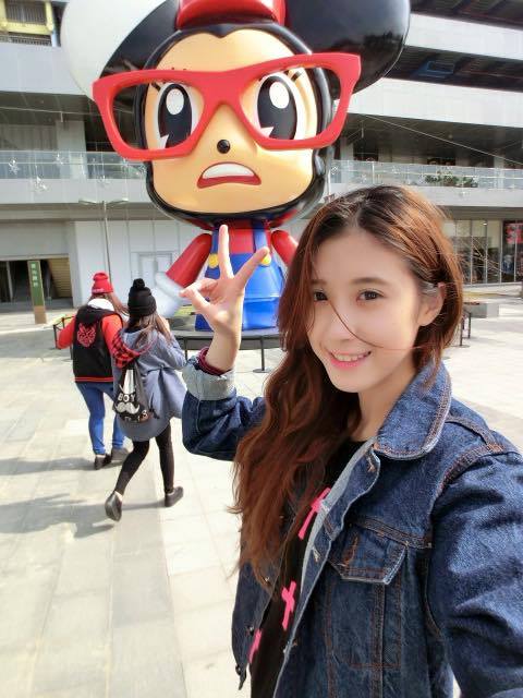 台湾美女校花籽籽(陈子钰)自拍图片合辑