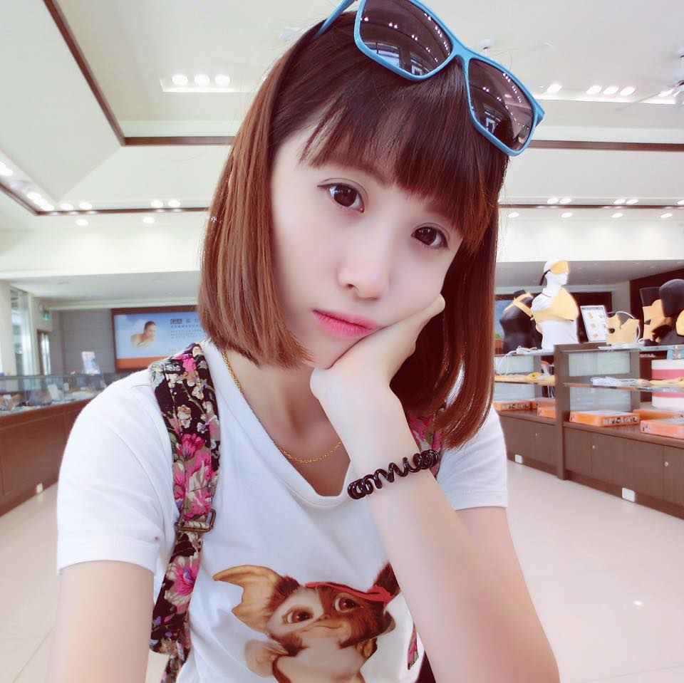 台湾美女校花籽籽(陈子钰)自拍图片合辑