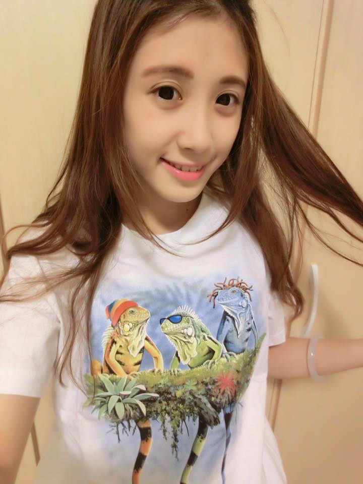 台湾美女校花籽籽(陈子钰)自拍图片合辑