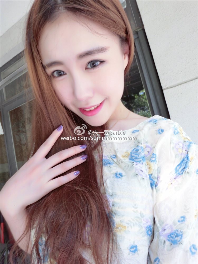 大学美女校花宋一霖Elin微博私拍美图照