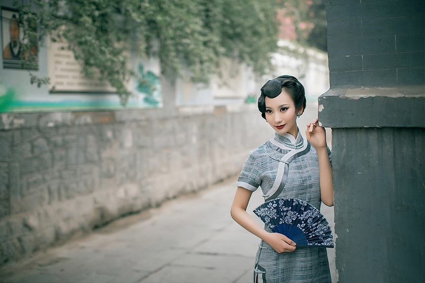 有古典气息的江南旗袍美女写真