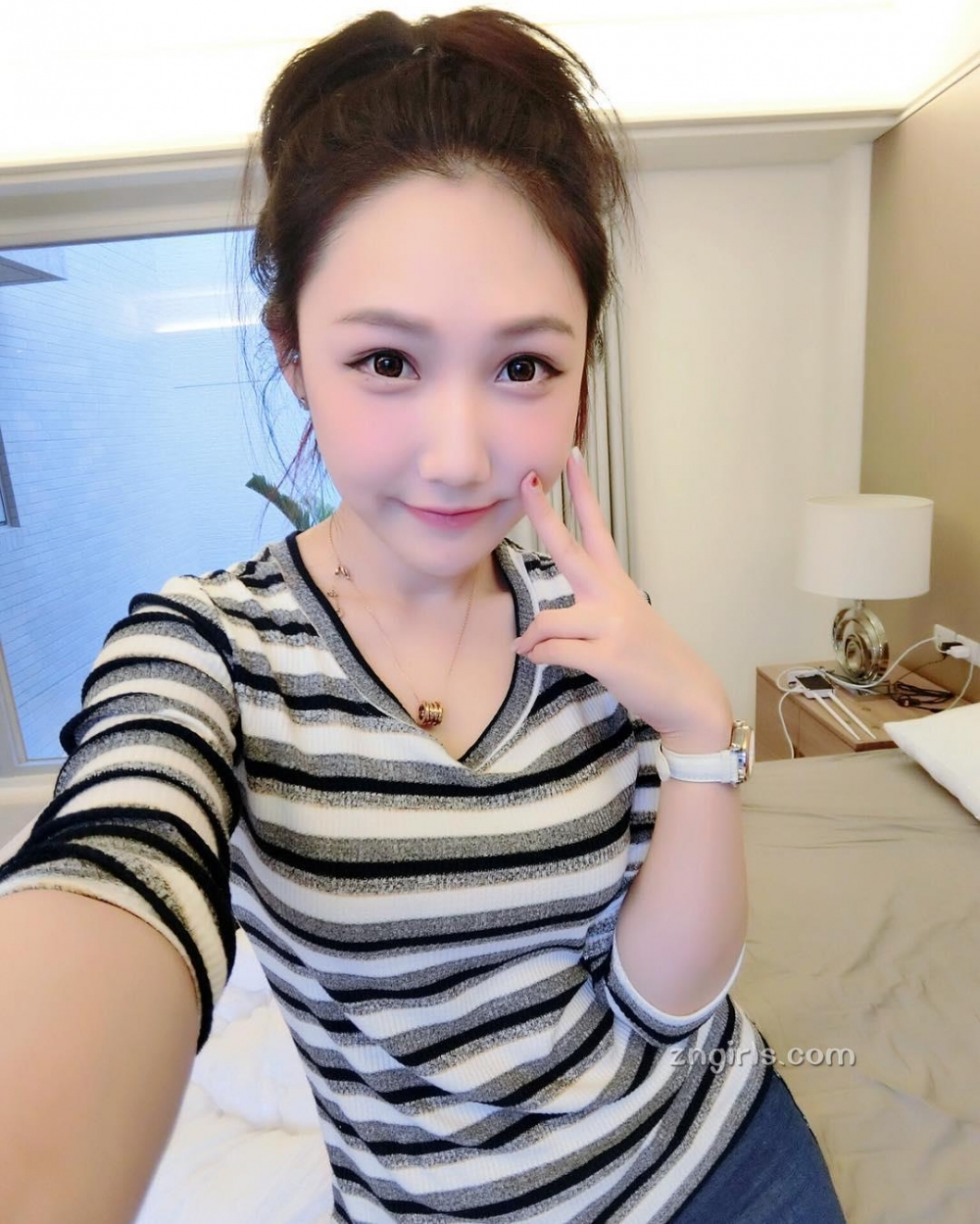 台湾美女劉姵彤比基尼私房照丰满诱人