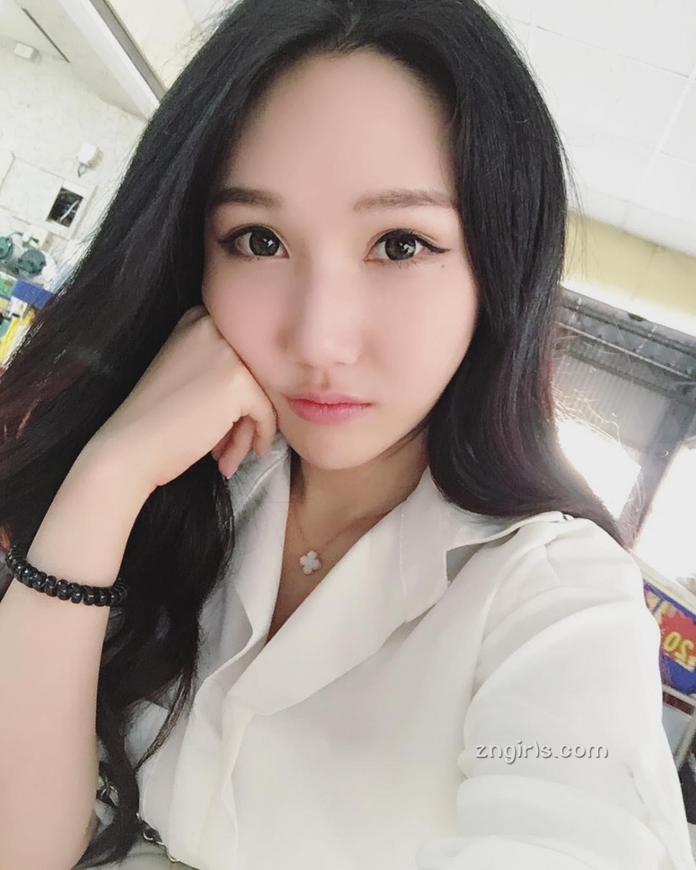 台湾美女劉姵彤比基尼私房照丰满诱人