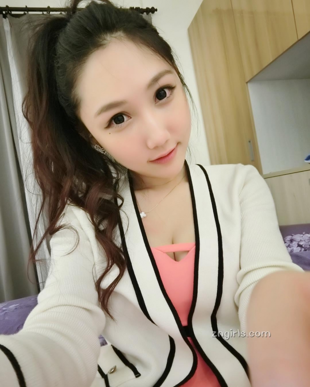 台湾美女劉姵彤比基尼私房照丰满诱人