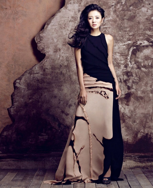 安以轩最新写真尽展成熟女人味