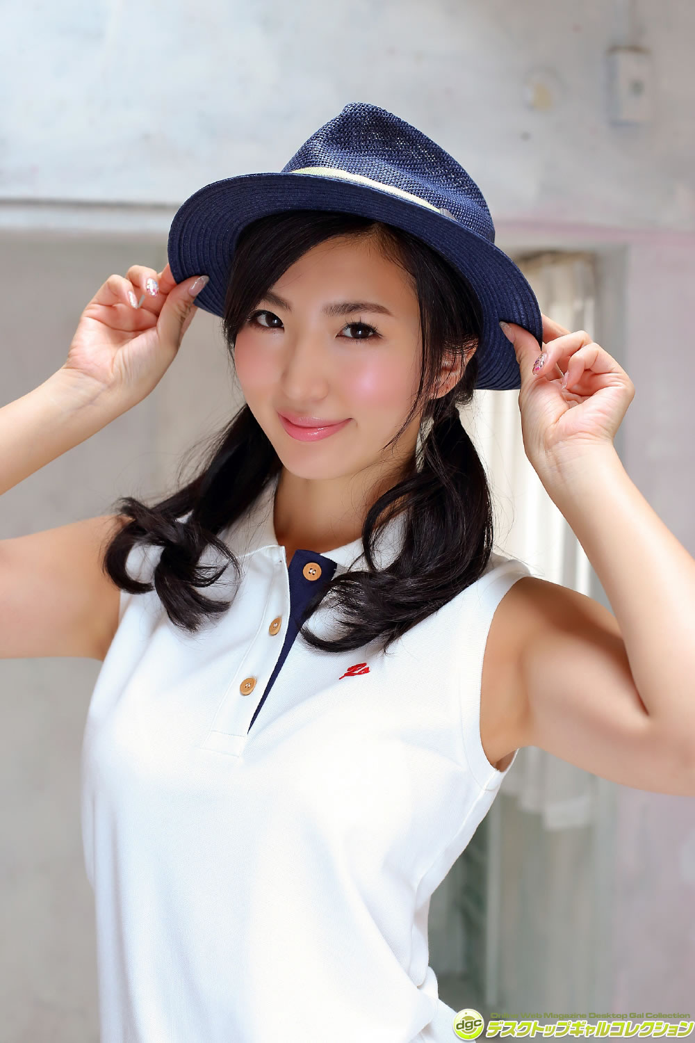 日本嫩模松嶋えいみ床上内衣写真