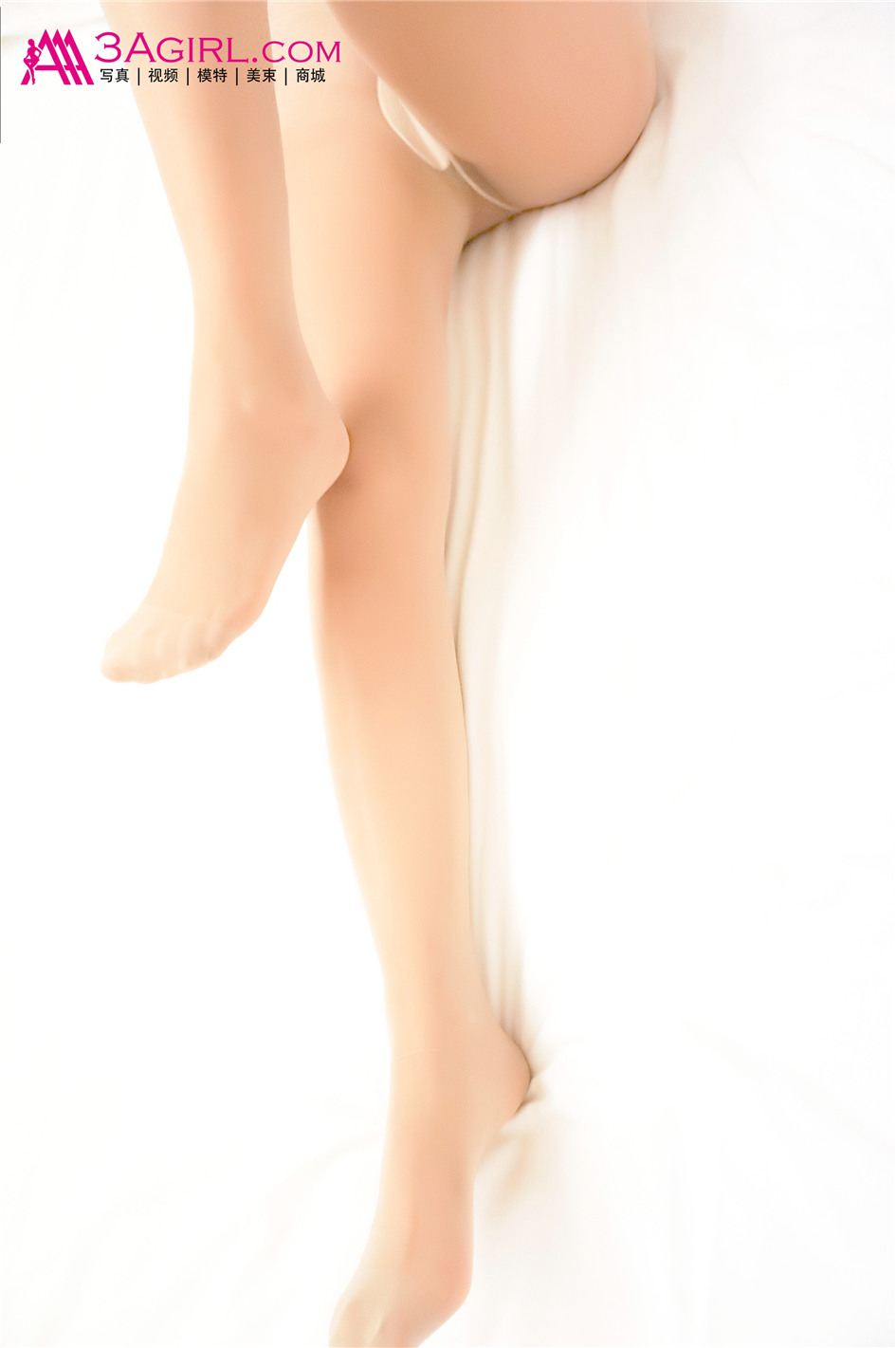 美女性感肉色丝袜诱惑美腿床照