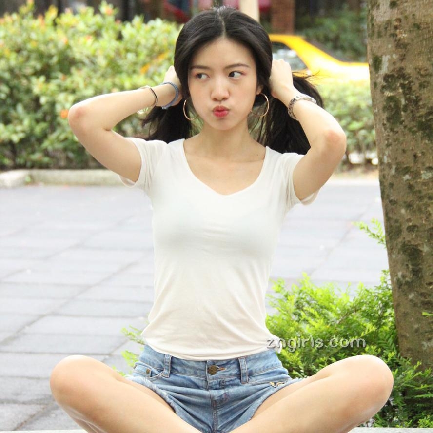 台湾美女校花吴若玄生活自拍照
