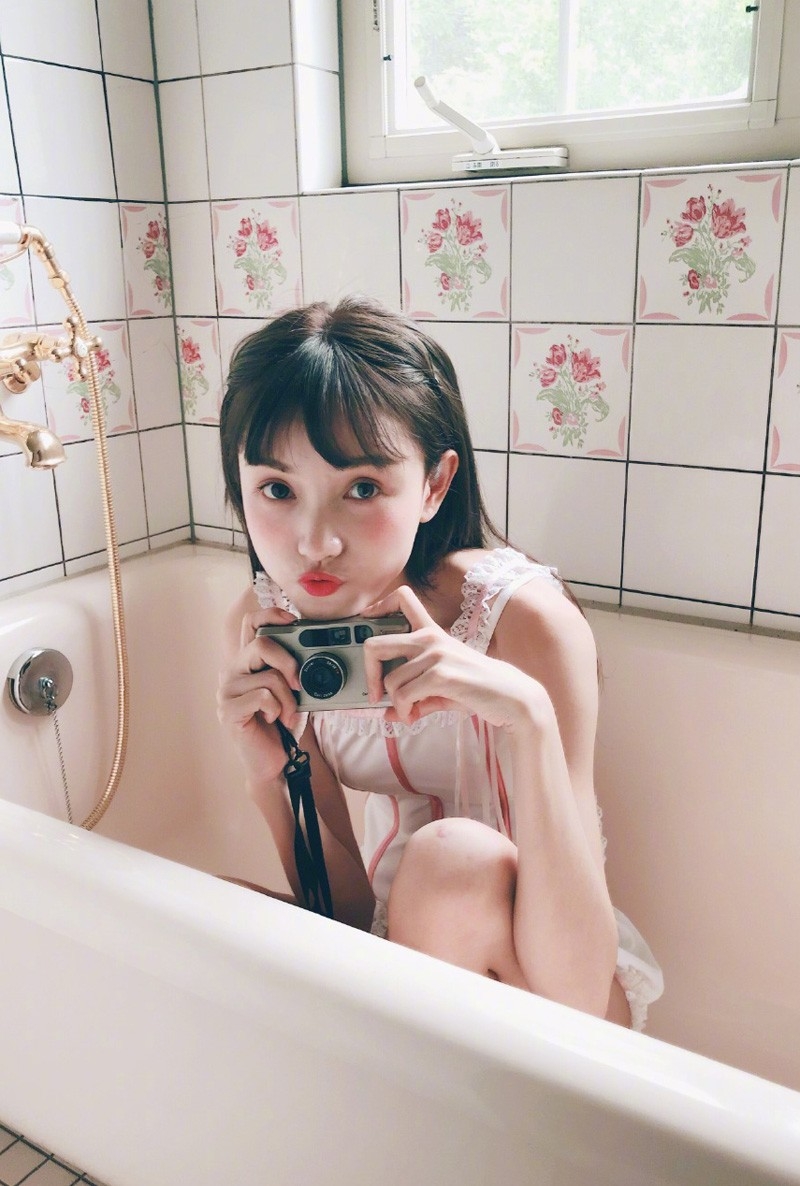 网络性感萝莉林小宅浴缸蕾丝内衣色迷诱惑写真