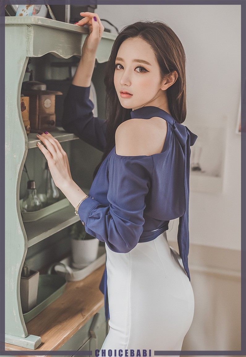 韩国翘臀美女保持火辣身材穿衣有料美乳大胆写真