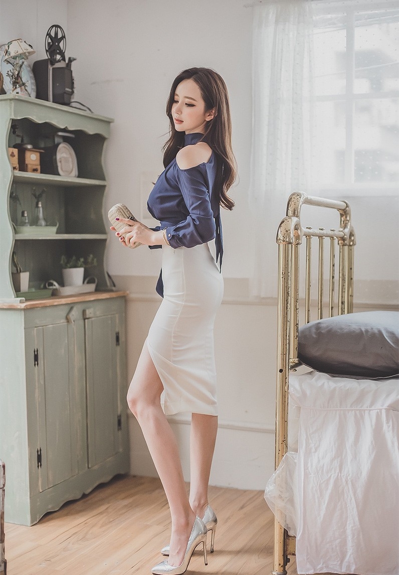 韩国翘臀美女保持火辣身材穿衣有料美乳大胆写真