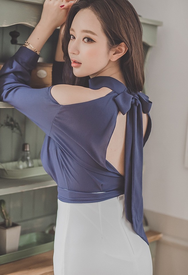 韩国翘臀美女保持火辣身材穿衣有料美乳大胆写真