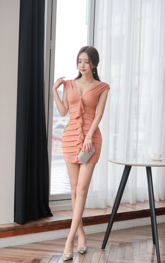 韩国网络美女孙允珠粉木耳裙爆乳丰臀销魂人体艺术鲍图