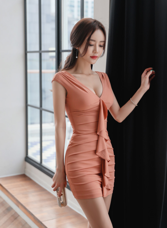 韩国网络美女孙允珠粉木耳裙爆乳丰臀销魂人体艺术鲍图