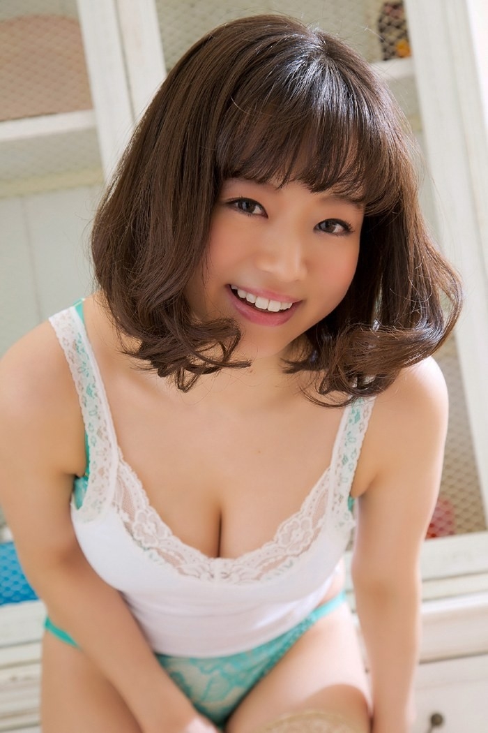 日本波波头可爱女优吊带内衣丰乳翘臀私房小内裤写真