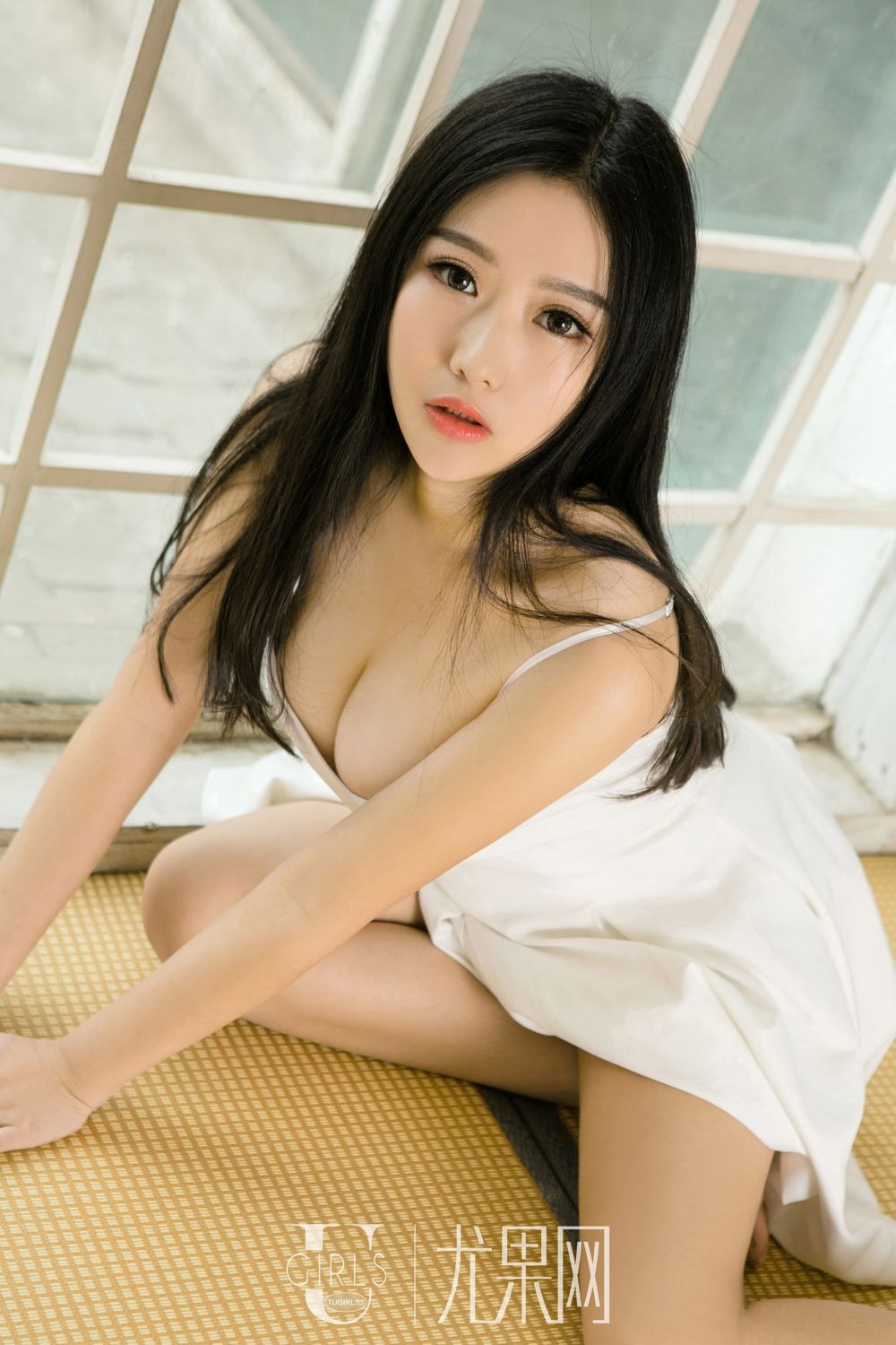 性感美女倪叶藤黑丝网袜写真美胸诱人