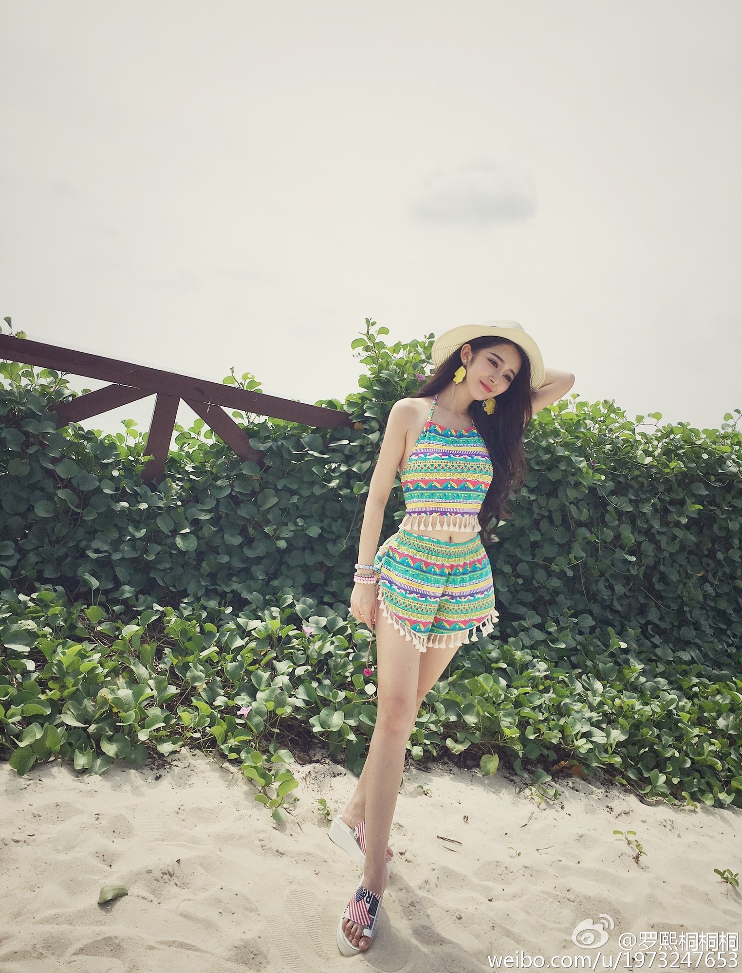 长腿嫩模罗熙桐海边比基尼性感写真