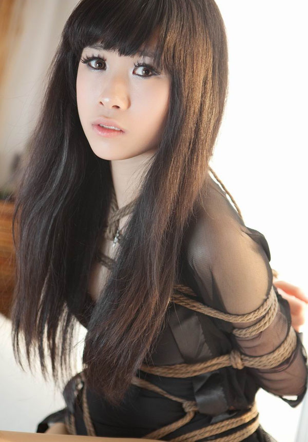 翘臀美女薄纱爆乳捆绑诱惑写真