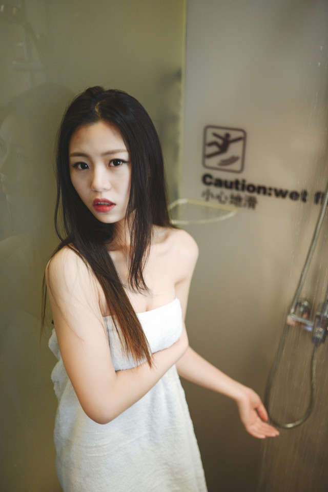 性感越南美女清纯诱惑浴室写真