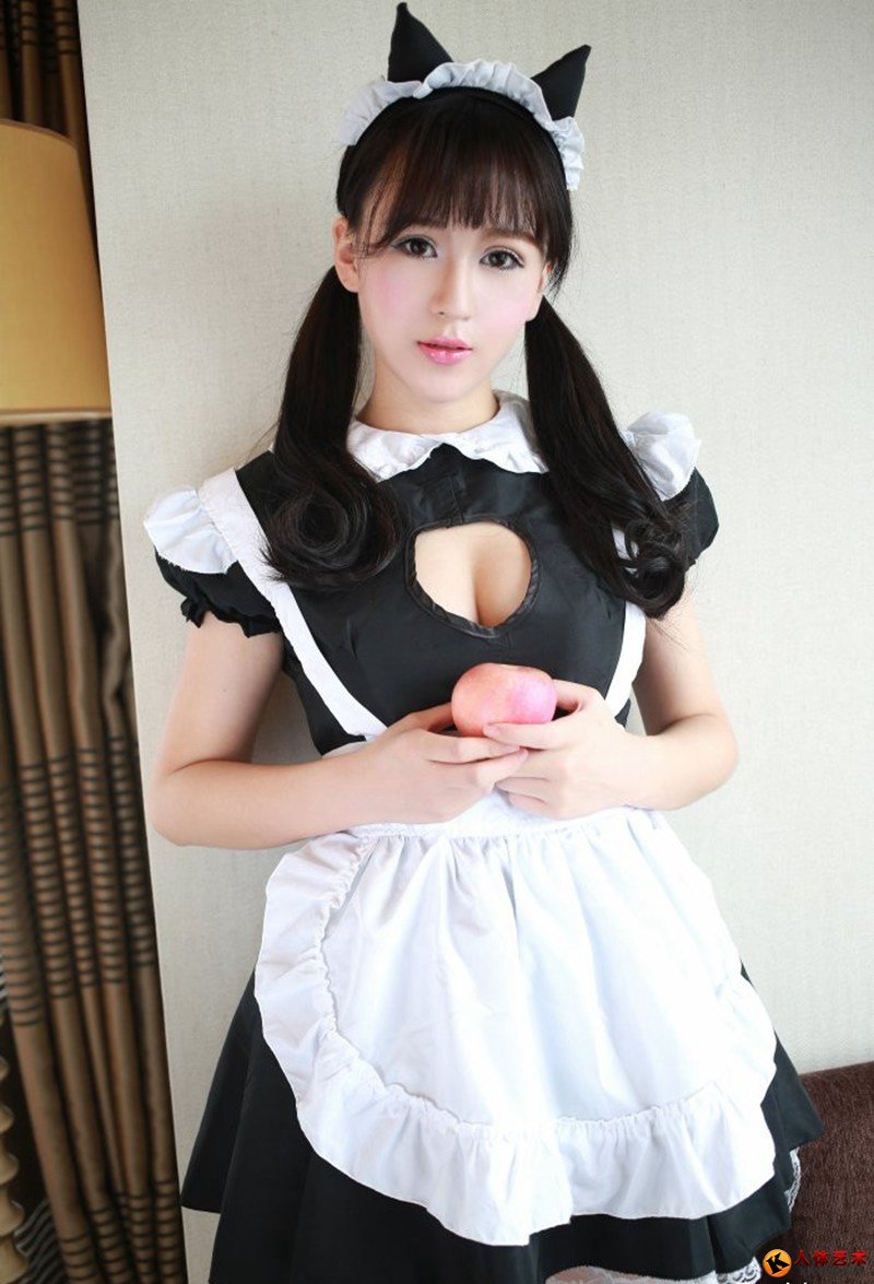 极品女仆唐雨辰酥胸性感写真