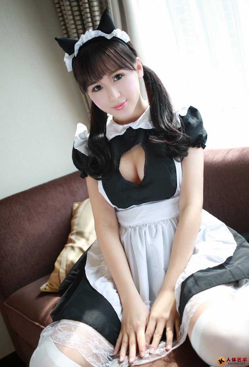 极品女仆唐雨辰酥胸性感写真