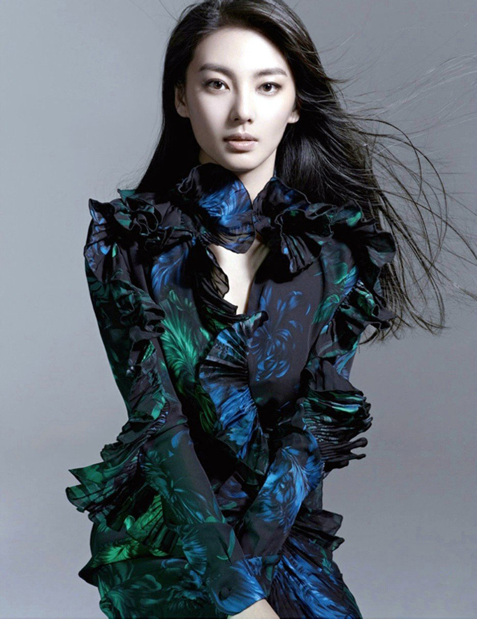 御姐张雨绮明星人体艺术图片气场全开