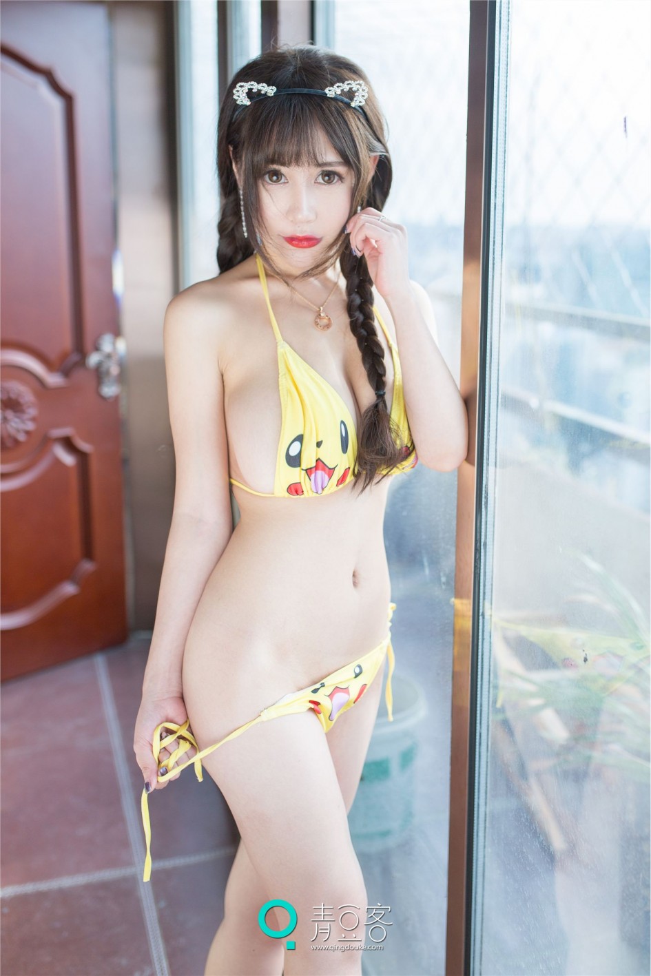 青豆客90后性感大胸美女苏可可粉色内衣嫩出水