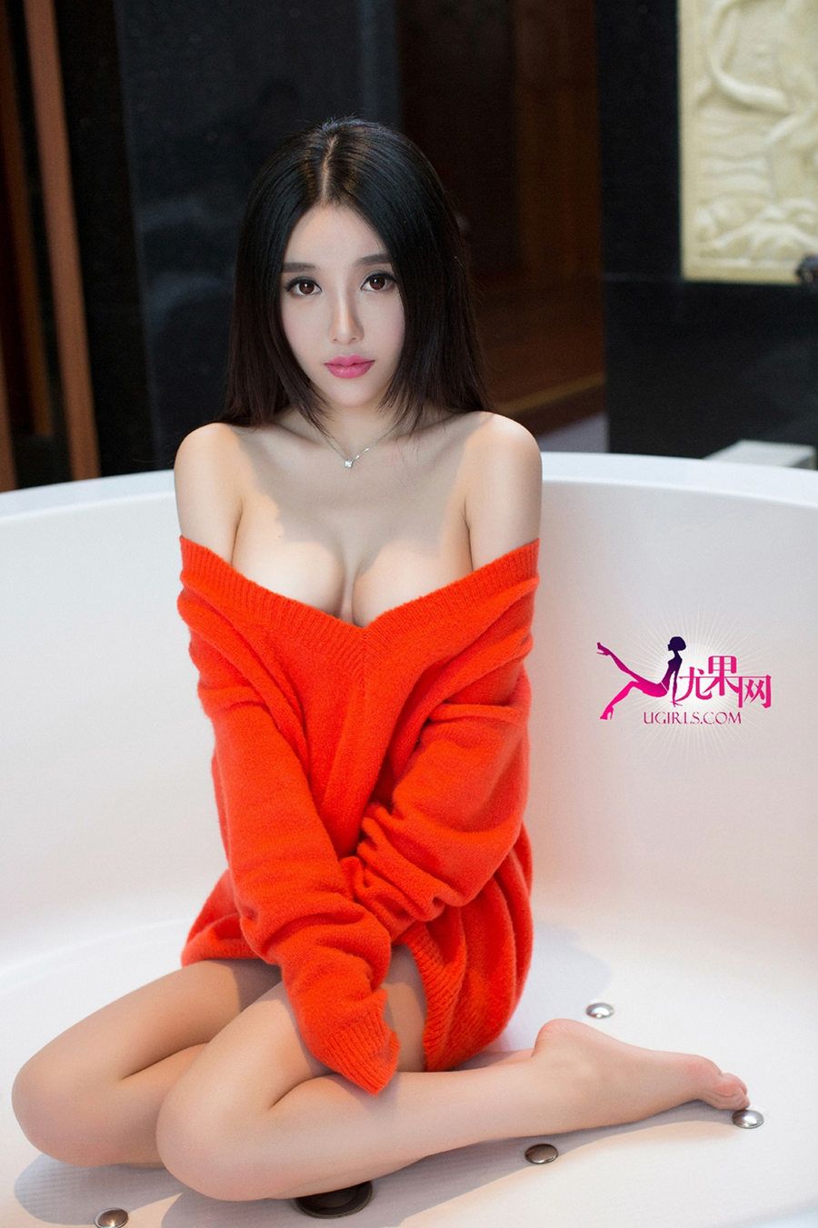 巨乳模特美女郝晴波谷人体照片