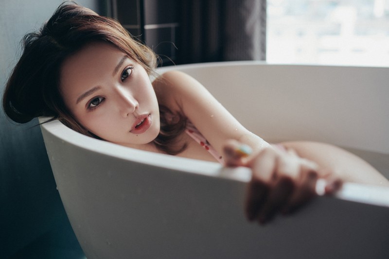 爆乳女友黄乐然居家大胆搔首弄姿私房照