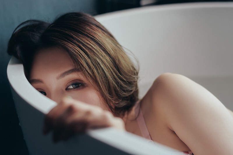 爆乳女友黄乐然居家大胆搔首弄姿私房照