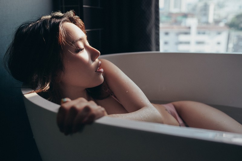 爆乳女友黄乐然居家大胆搔首弄姿私房照