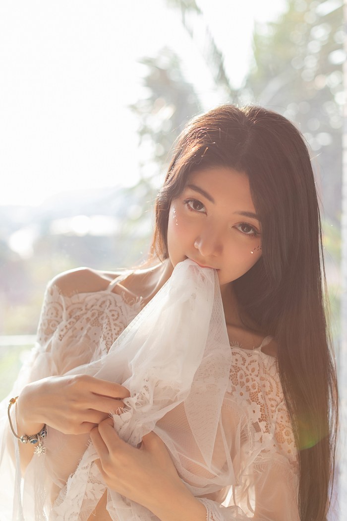 魅力女神小热巴透明肚兜大尺度人体艺术