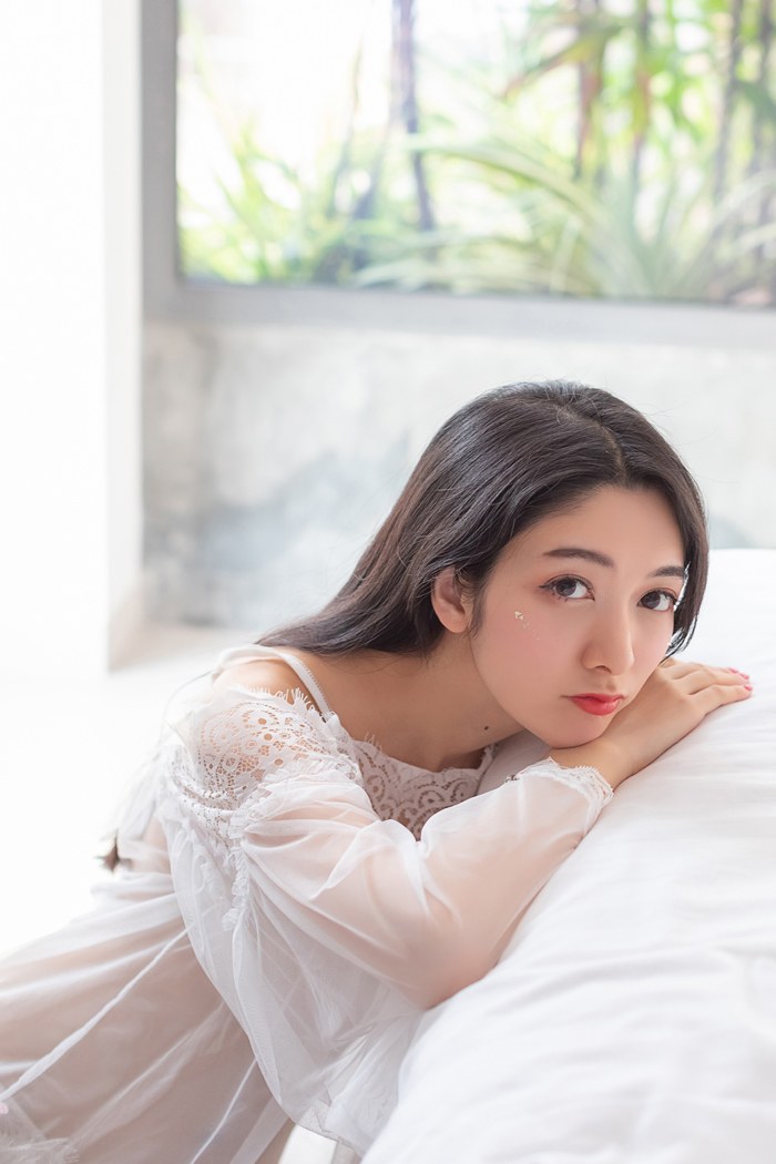 魅力女神小热巴透明肚兜大尺度人体艺术