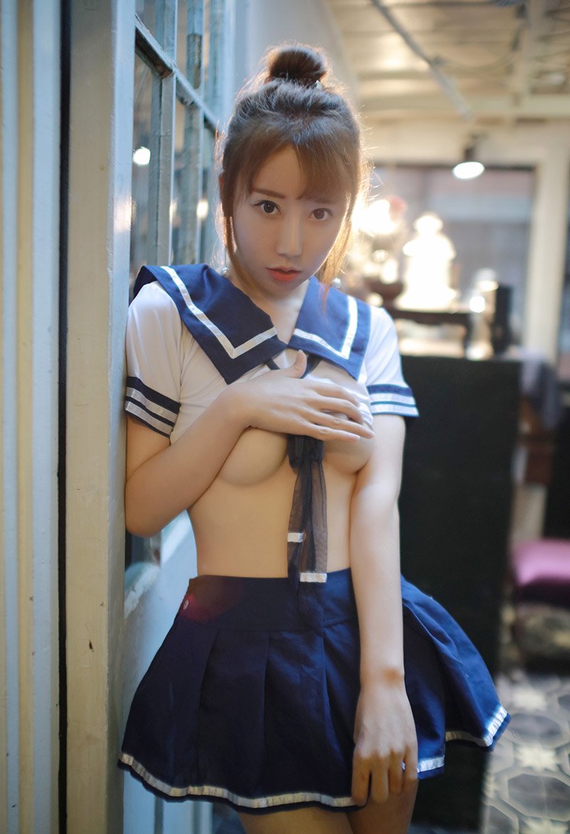 性感娇嫩美女小九月半裸人体艺术写真