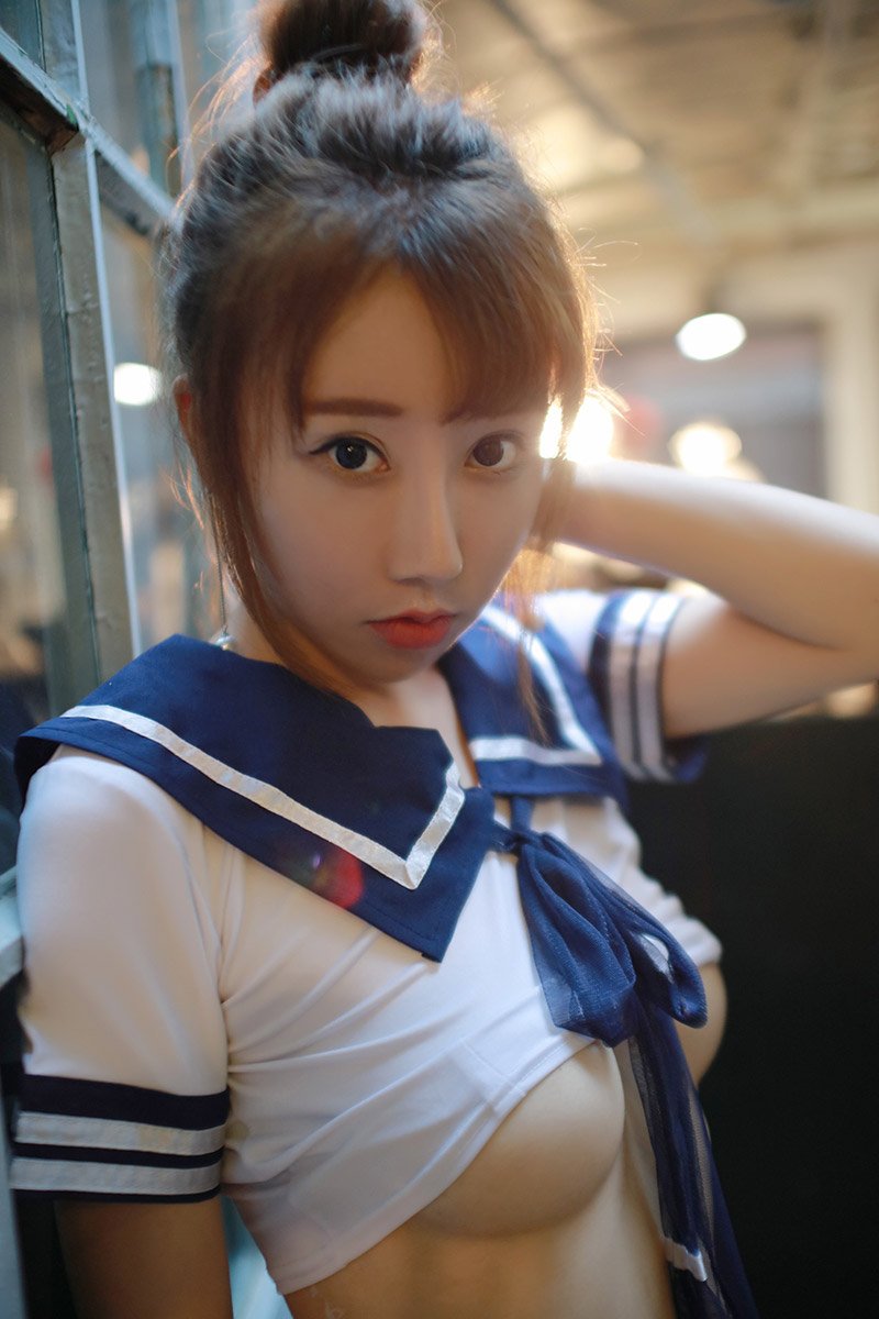 性感娇嫩美女小九月半裸人体艺术写真