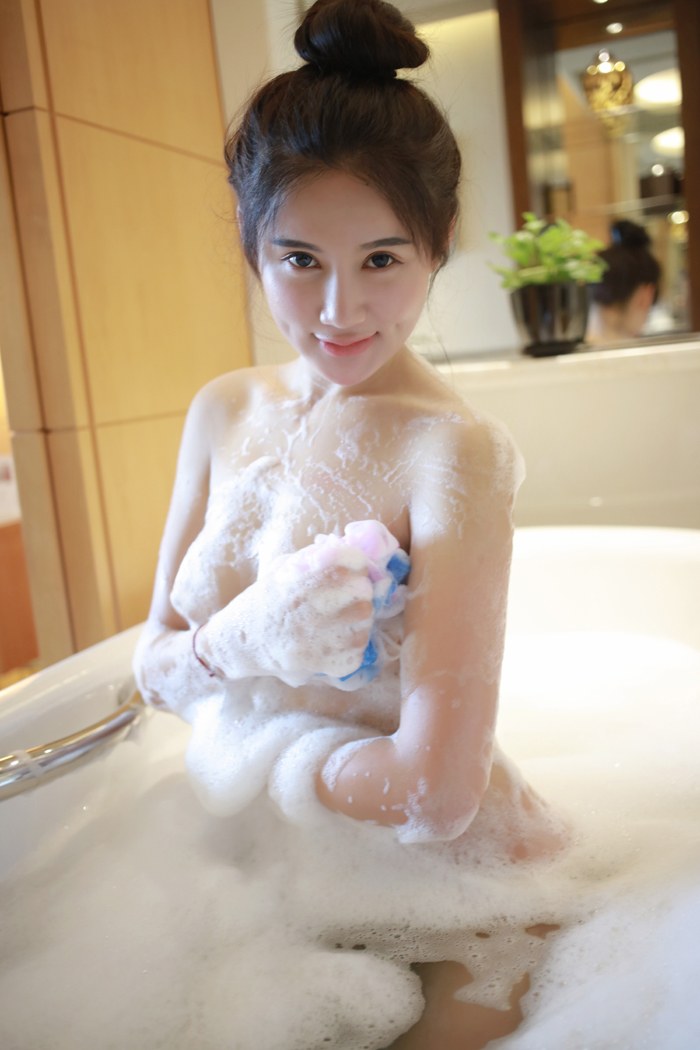 软妹程程激情泡泡浴美乳翘臀销魂诱人