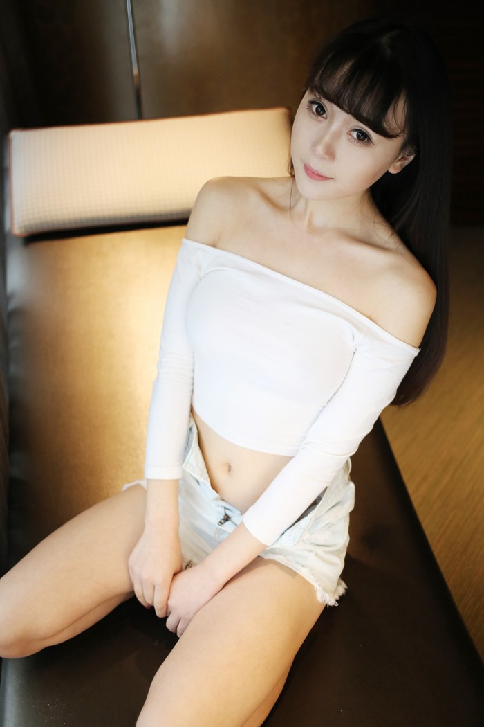 性感尤物赵小米肌肤白皙水嫩诱人高清写真