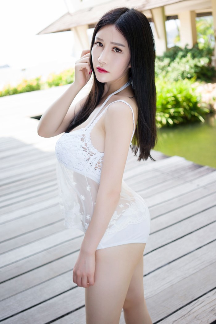 冷艳御姐于姬丰满身姿诱人酥胸撑爆白衬衣