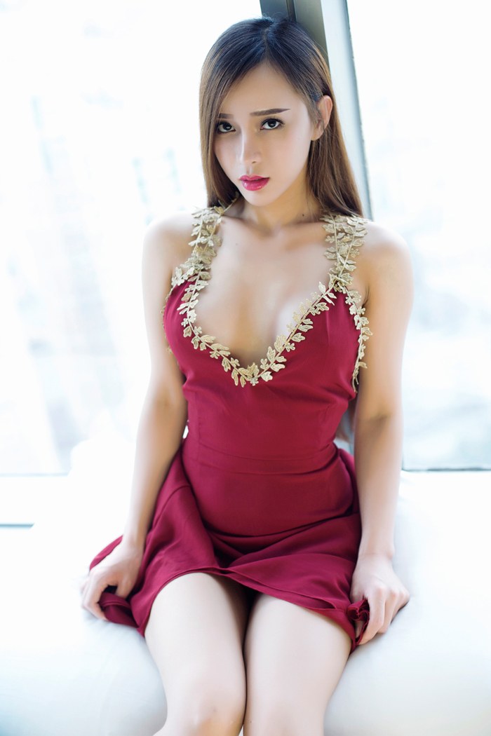 气质人妻艾小青沙发上娇躯风骚写真图片集