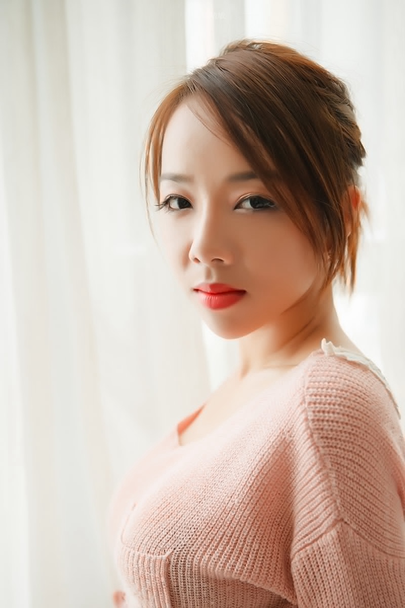 清纯美女私房照秀嫩乳细腰翘臀诱人